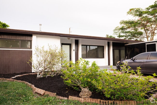 Building Photo - 2494 NW 98th Ln Rental