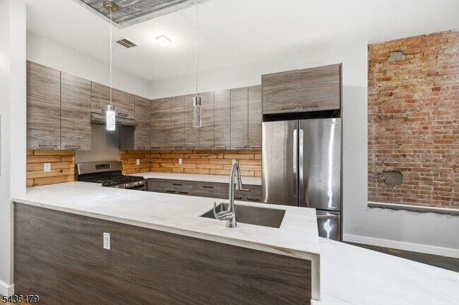Photo - 180 Spring St Unidad 304