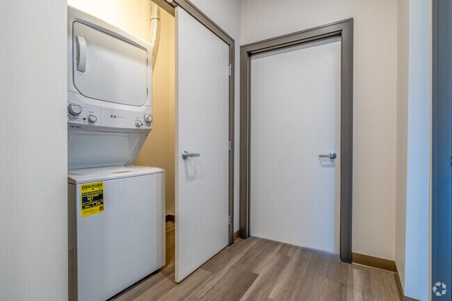 3BR, 2BA - 1107SF