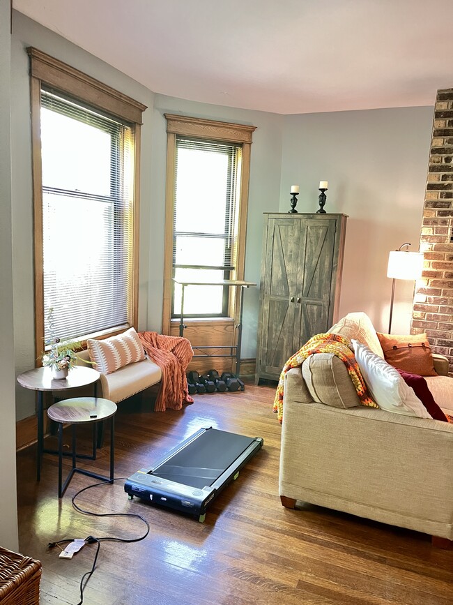 Photo - 1031 W Dakin St Unit 2