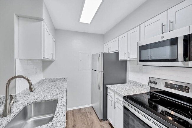 Interior Photo - Southpoint Reserve at Stoney Creek Rental