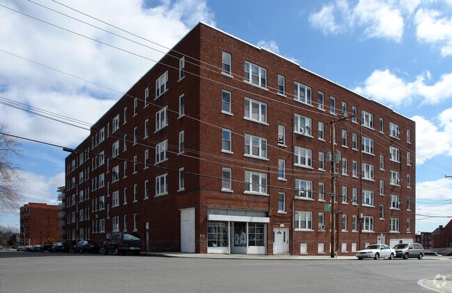 Front of Building - 310 Walnut St Apartments