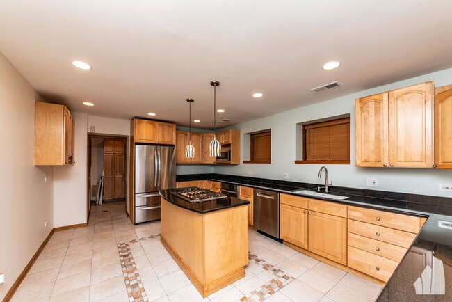 Building Photo - 4625 N Dover St Unit G