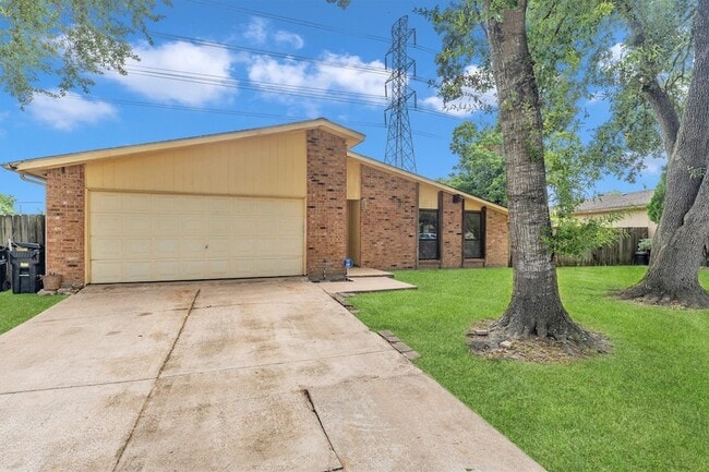 Building Photo - 18330 Navajo Trail Dr Rental