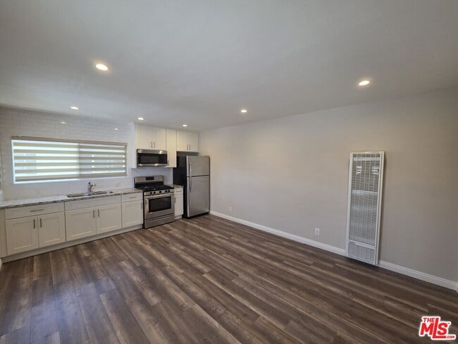 Building Photo - 2012 S Holt Ave Unit 2014