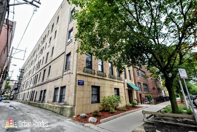 Building Photo - 3841 N Fremont St Unit M02B Rental