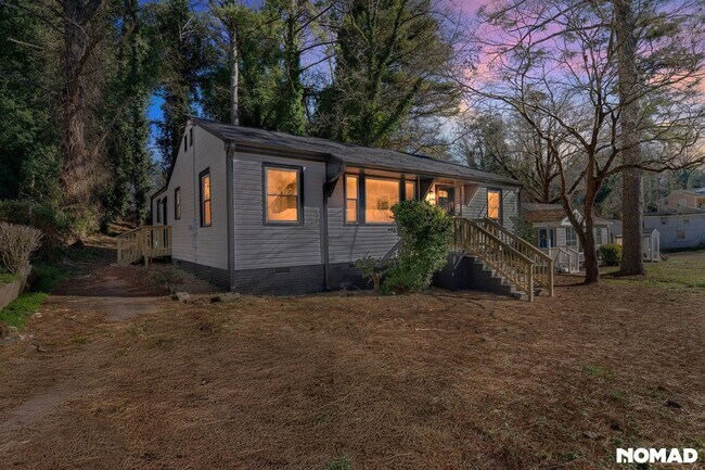 Photo - 1262 Kenilworth Dr SW