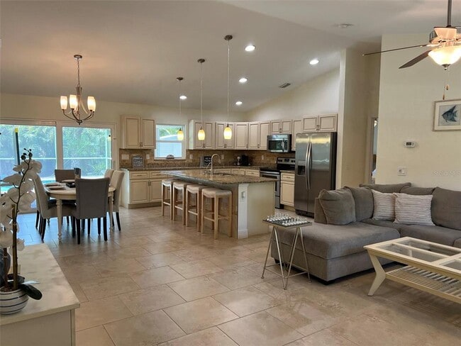 Photo - 1087 Petronia St