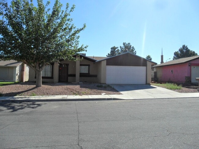 Building Photo - Great 3bed/2bath Home in Spring Valley