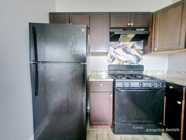 Photo - 6055 S Troy St Unidad 2