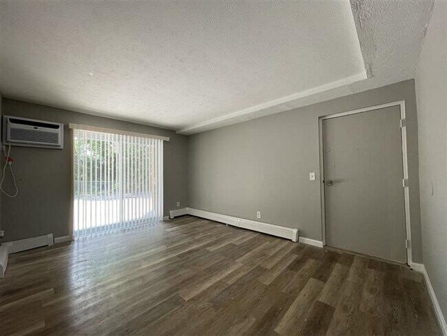 Photo - Recently Renovated 1-Bedroom Apartment in ... Unidad 1599 Glen Parker Ave - 1