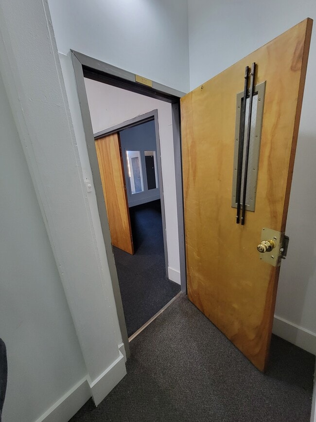 Photo - 122 N 3rd St