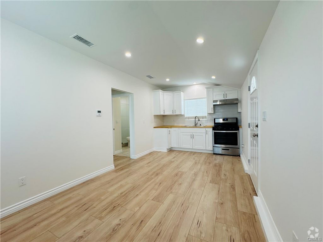 Building Photo - 10355 Densmore Ave Rental