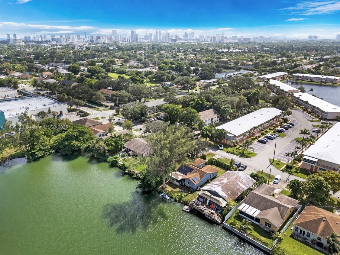 Photo - 1020 SW 8th St (Hallandale Beach, FL)