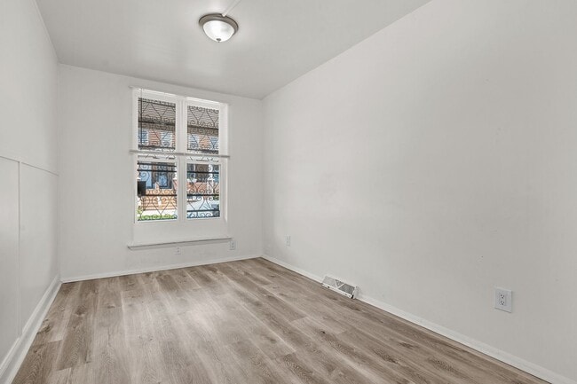 Photo - 2335 Lauretta Ave