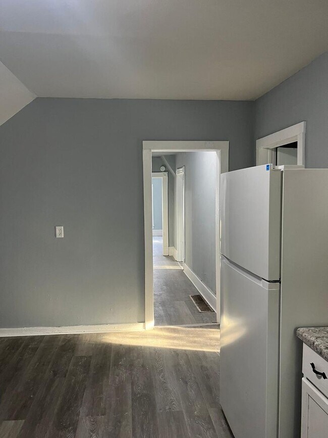 Photo - 1320 Maple St Unit Upper