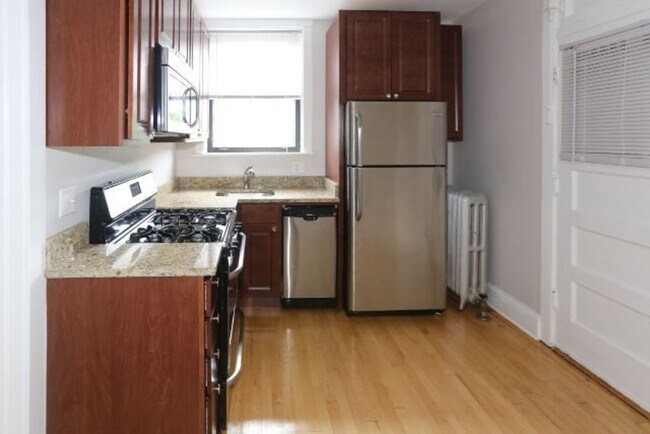 Photo - 2220 W Ainslie St Unit J01W