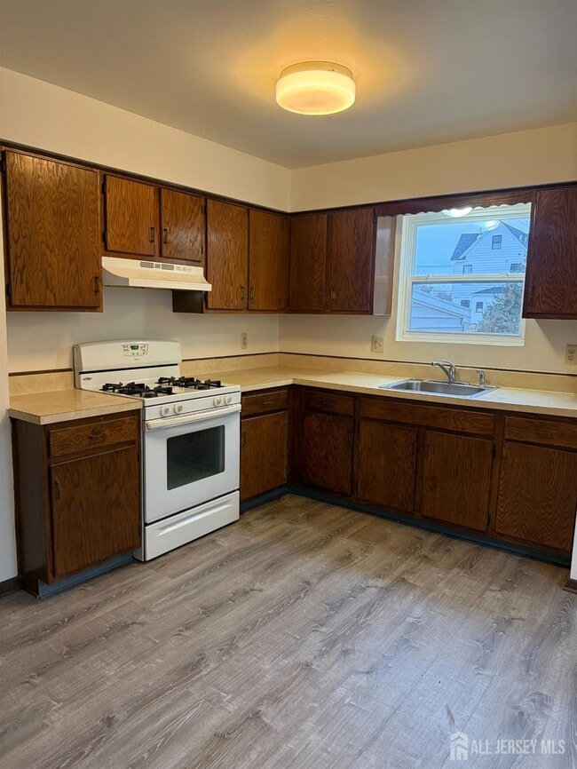 Photo - 710-712-712 Drake Ave