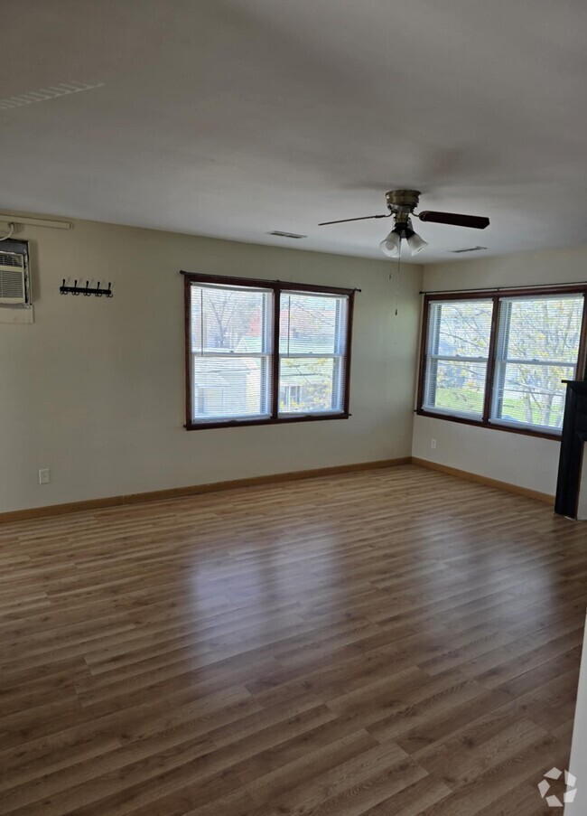 Building Photo - 310 Cottage Ct Unit 1 Rental