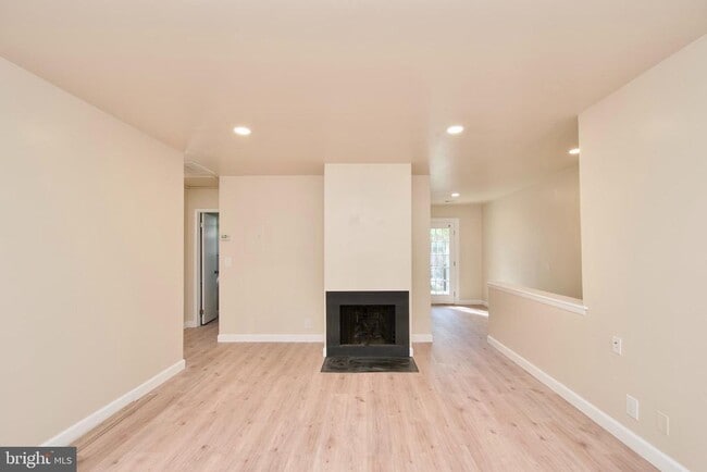 Photo - 2812 S Wakefield St Unit B