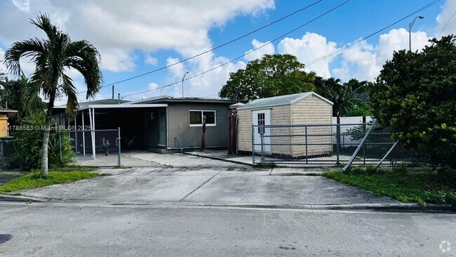 Building Photo - 2030 E 2nd Ave Unit REAR Rental