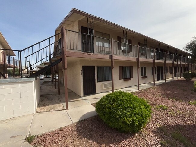 Building Photo - Cozy one bedroom 1 bath condo Unit #212 BLDG #2