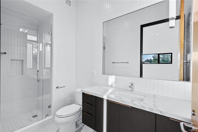 Photo - 922 W Clark Ave