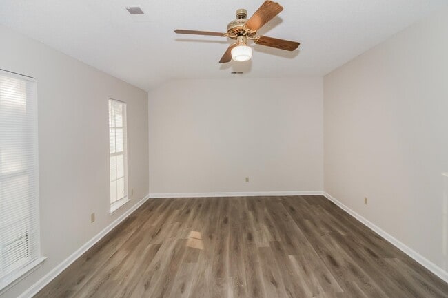 Photo - 2563 Country Trail Dr