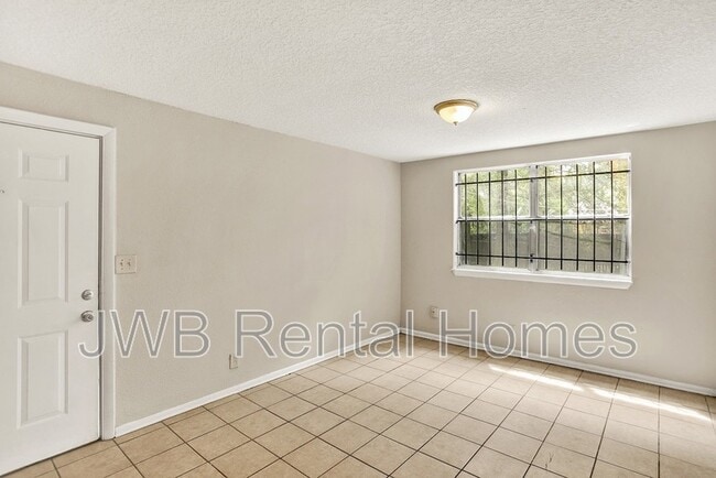 Photo - 1580 W 19th St Unit #2