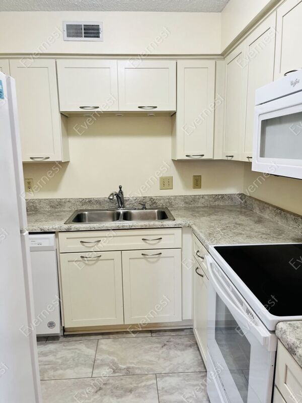 Photo - 758 Fox Ridge Dr