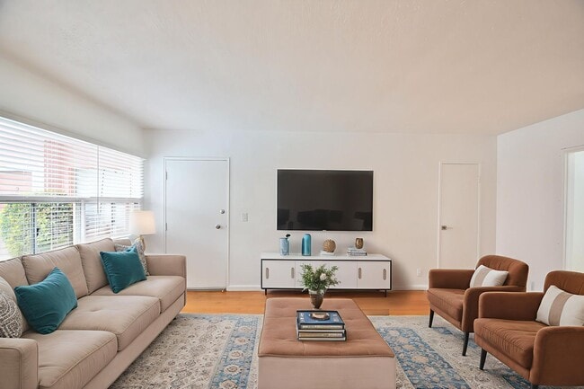 Photo - 11143 Aqua Vista St Unidad 04