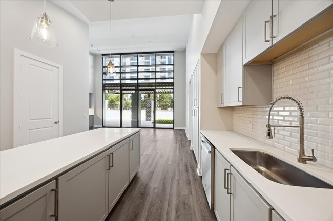 Photo - 9757 Katy Fwy Unit 822