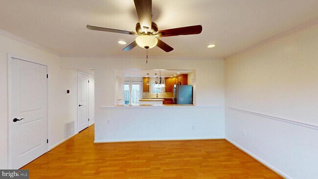 Photo - 8576 Adamson St