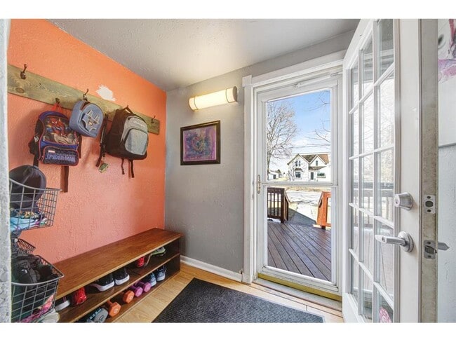 Photo - 523 2nd St NE