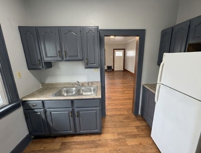 Photo - 2 Bedroom / 1 Bathroom Home for Rent!