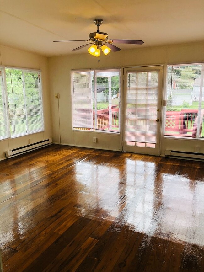 Photo - Adorable 3 bdrm/1.5 bath Home on a Corner Lot Across From Belmont Golf Course in Lakeside!