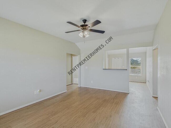 Photo - 23 Green Apple Dr