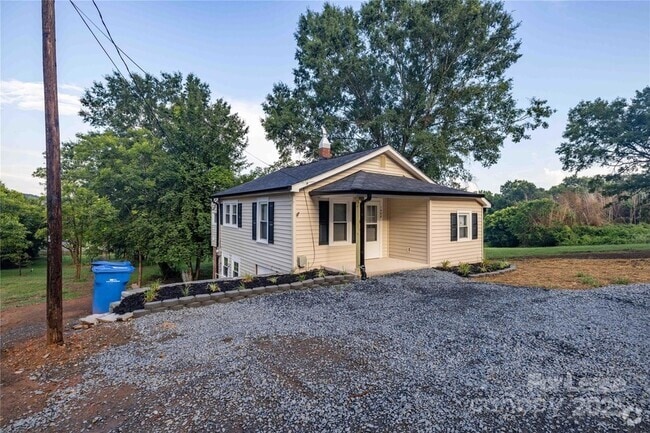 Building Photo - 1488 Hilltop St Rental