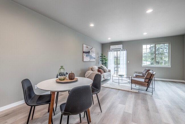 Photo - 11212 Bingham Ave E