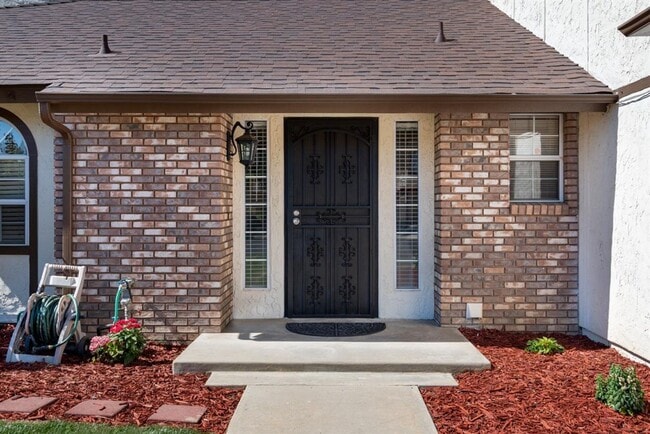 Photo - Beautiful 3 bedroom home in Clovis!