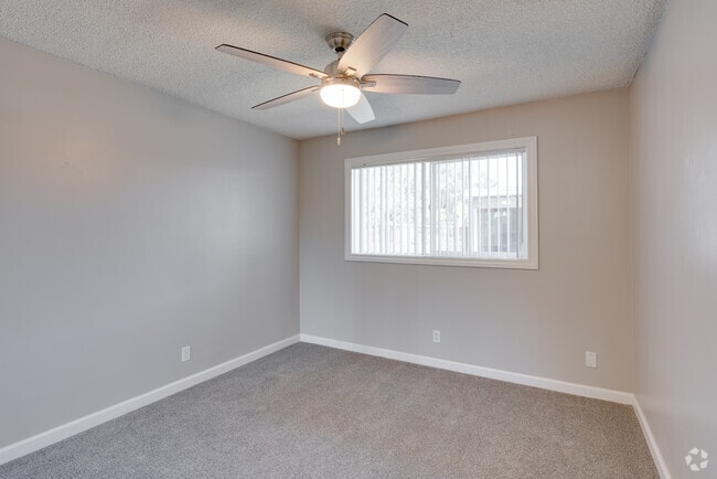 2BR, 2BA - 875SF
