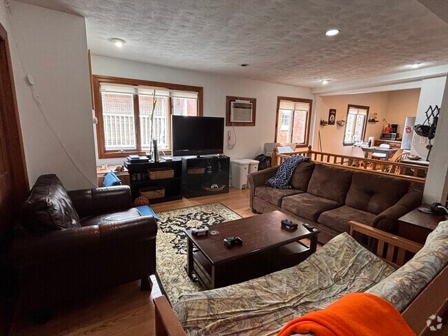 Building Photo - 168 Auburn St Unit B Rental
