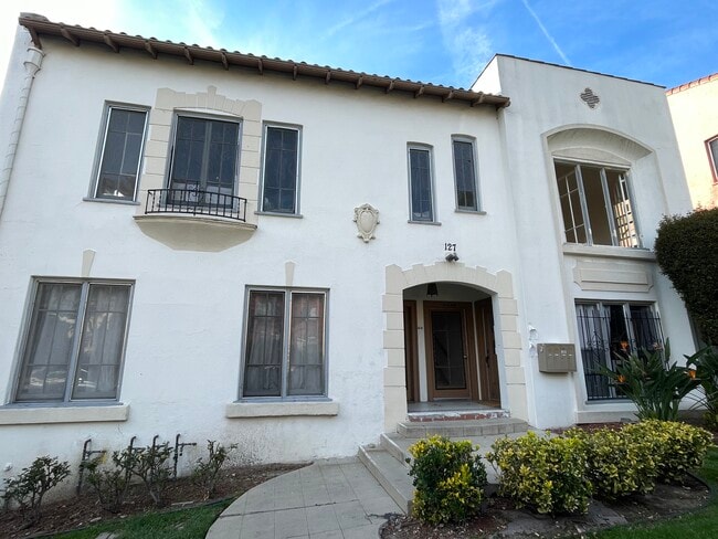 Photo - 129 1/2 N Kenmore Ave Unit 129 half