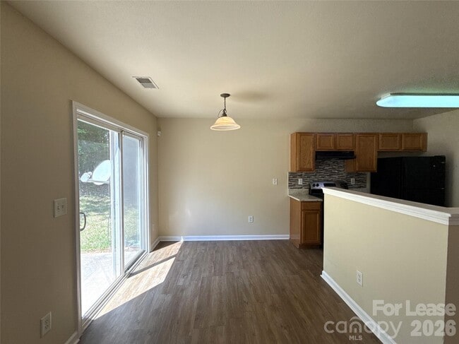 Photo - 6831 Sunman Rd