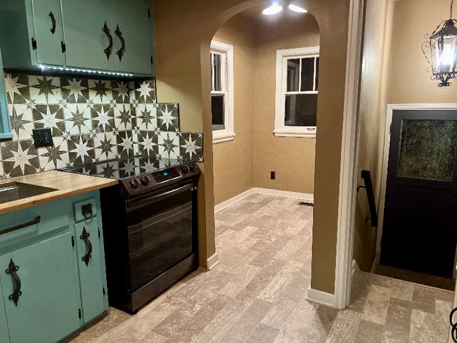 Photo - 15 S Clinton St