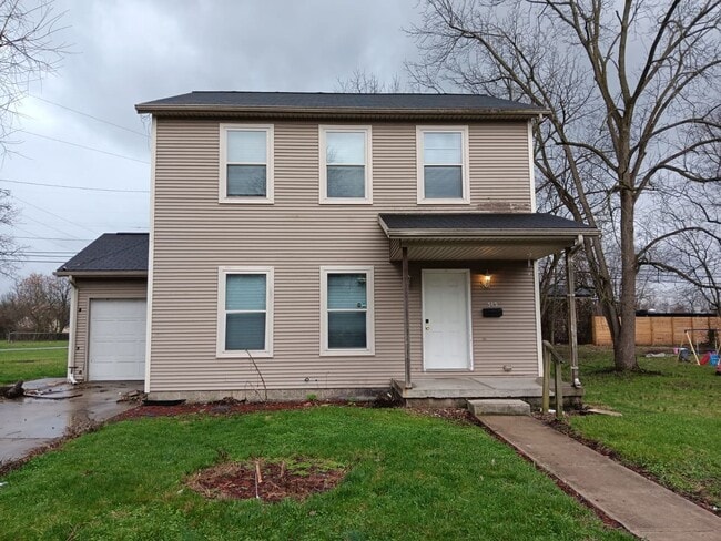 Building Photo - For Rent - Four-Bedroom Two-Bathroom Home Available NOW!