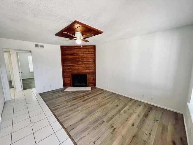 Photo - 1203 Redwood St