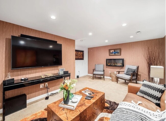 Photo - 986 Summit St