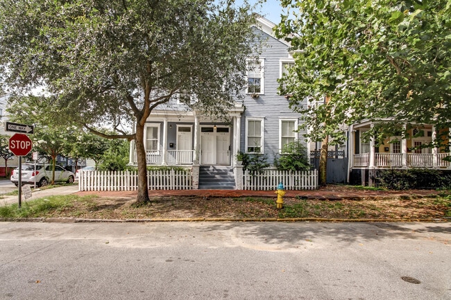 Building Photo - 423 E Duffy St