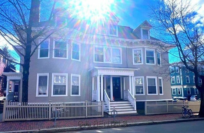 Building Photo - 354 Harvard St